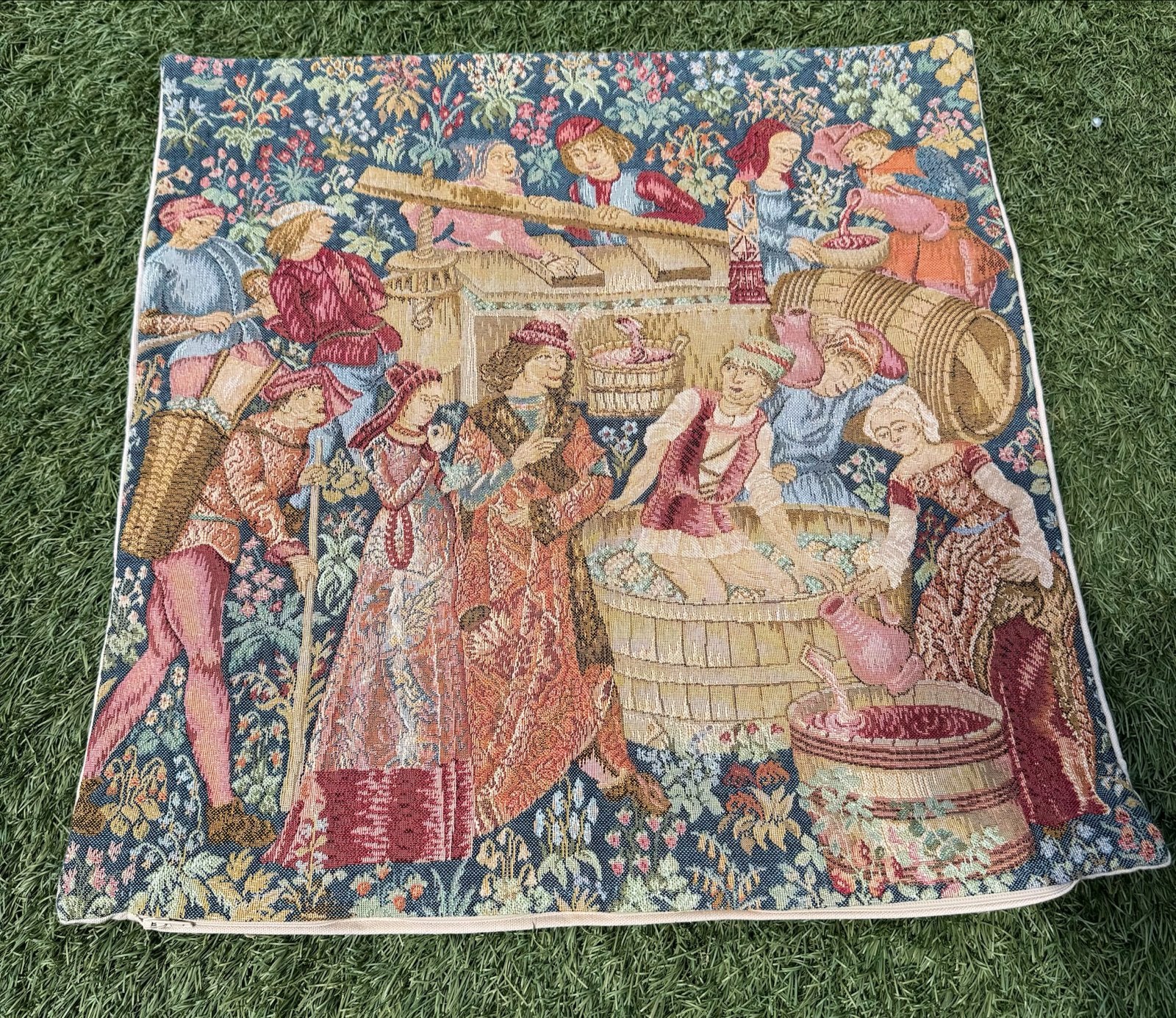 Vintage Gobelin Kussen 1 | WijnMakers Tafereel | Cottagecore, Antiek en Kunst, Ophalen of Verzenden