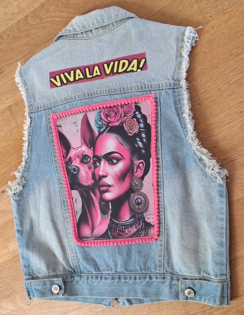 Frida Kahlo dames spijkerjasje, jeansjasje, denim, upcycled, Kleding | Dames, Ophalen of Verzenden, Zo goed als nieuw, Maat 38/40 (M)