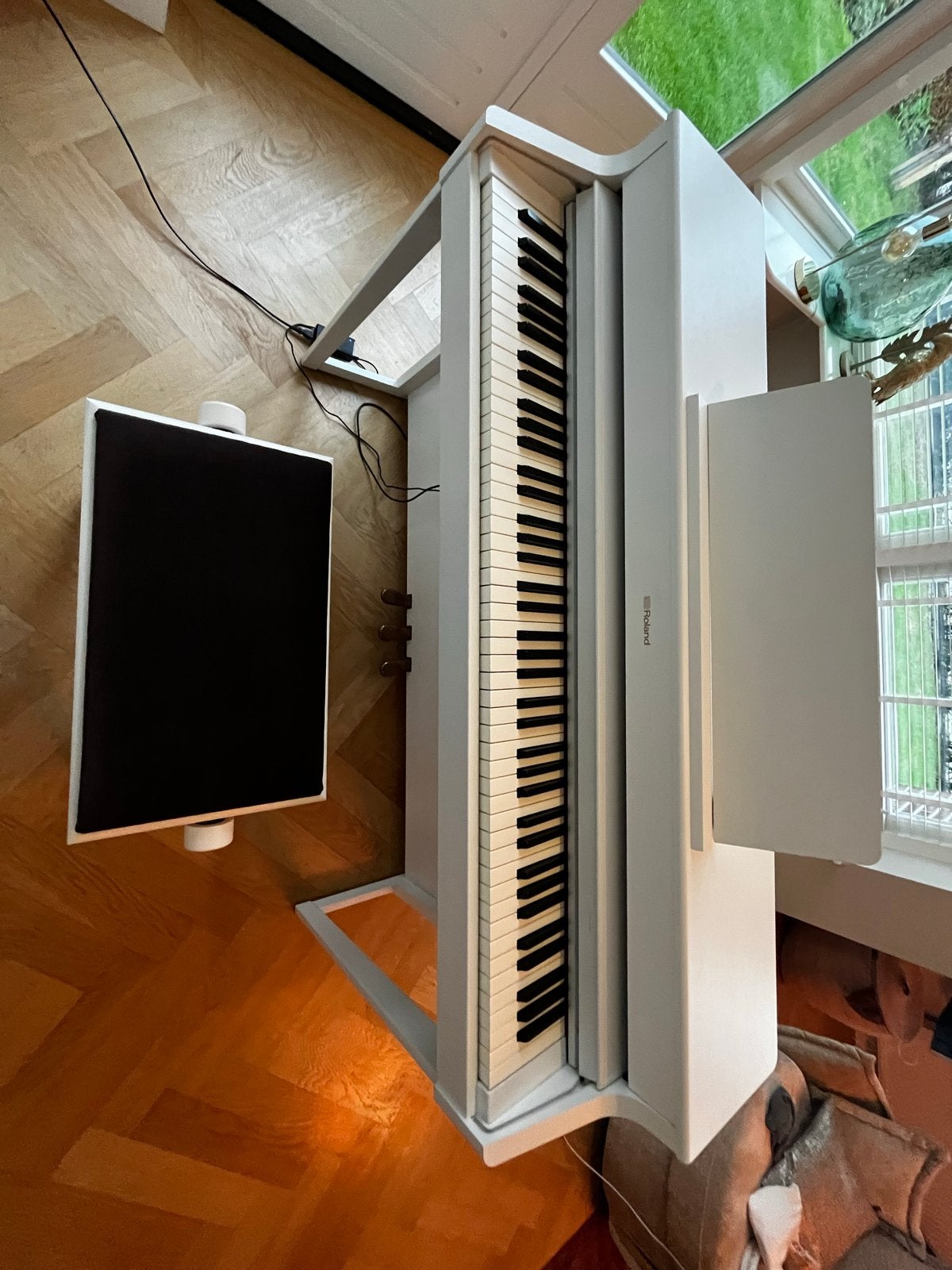 Roland HP702WH Digitale Piano Wit met Bankje en Koptelefoon, Ophalen, Wit, Digitaal, Zo goed als nieuw
