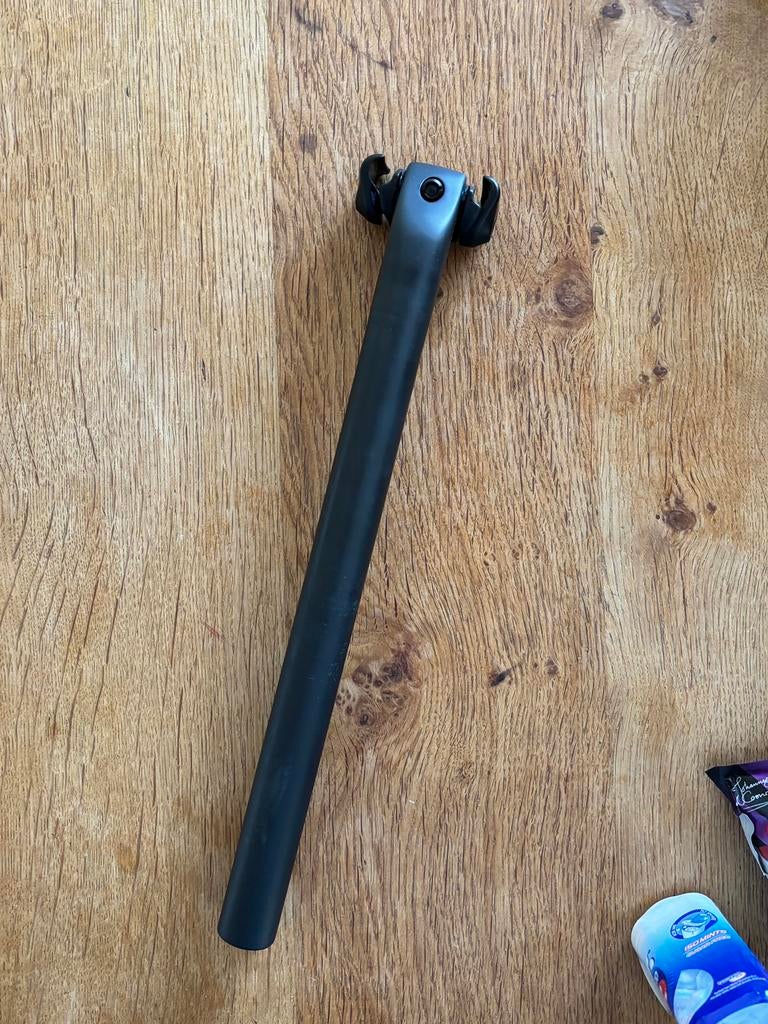 Carbon zadelpen 27,2 22mm setback, Fietsen en Brommers, Fietsen | Racefietsen, Zo goed als nieuw, Overige merken, Meer dan 20 versnellingen