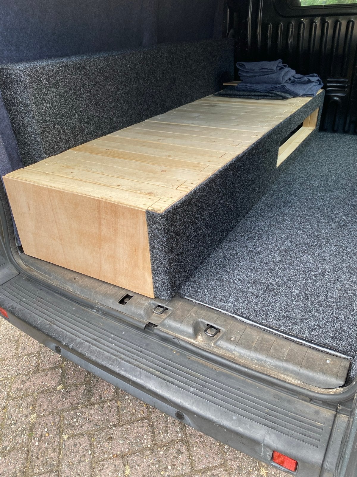 Uitschuifbaar bed met lade voor mini camper (Caddy/Doblo), Ophalen, Gebruikt