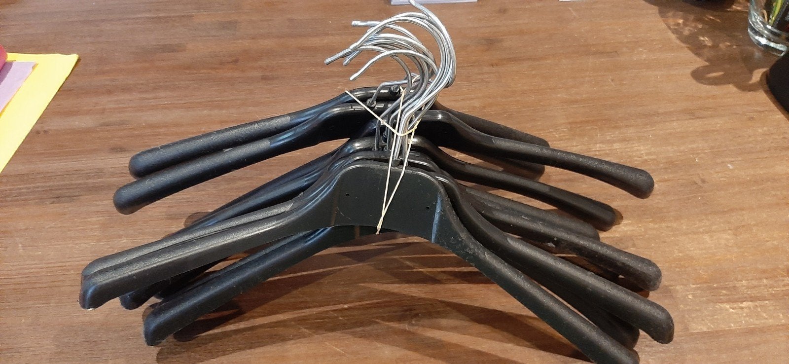 Gratis dikke plastic hangers op te halen, Ophalen