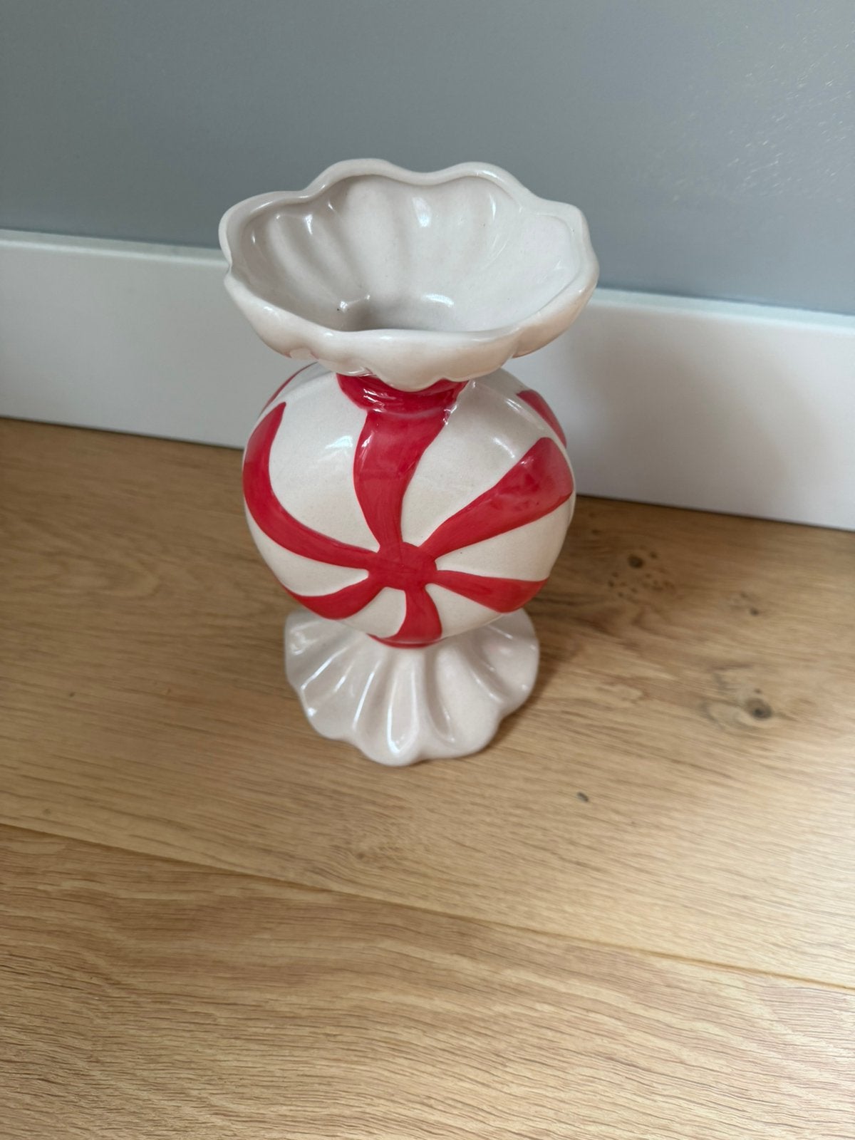 Fuchsia snoepje vaas klein, Op voet, Paars, 14 cm, Nieuw