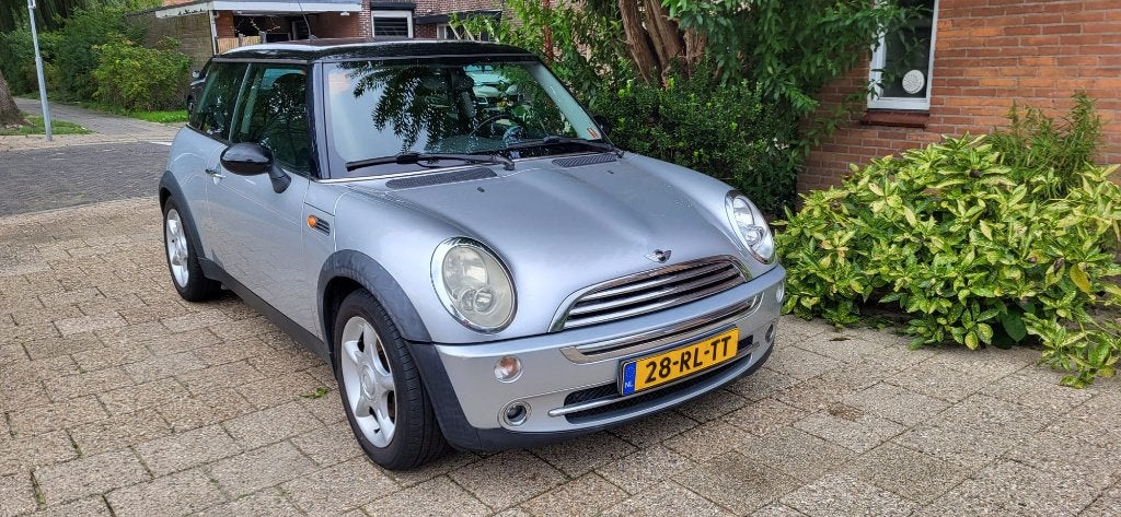Mini 1.6 ONE Salt (R50) 2005, 2e eigenaar, APK tot 23-6-27., Auto's, Voorwielaandrijving, Dealer onderhouden, Beige, 4 cilinders