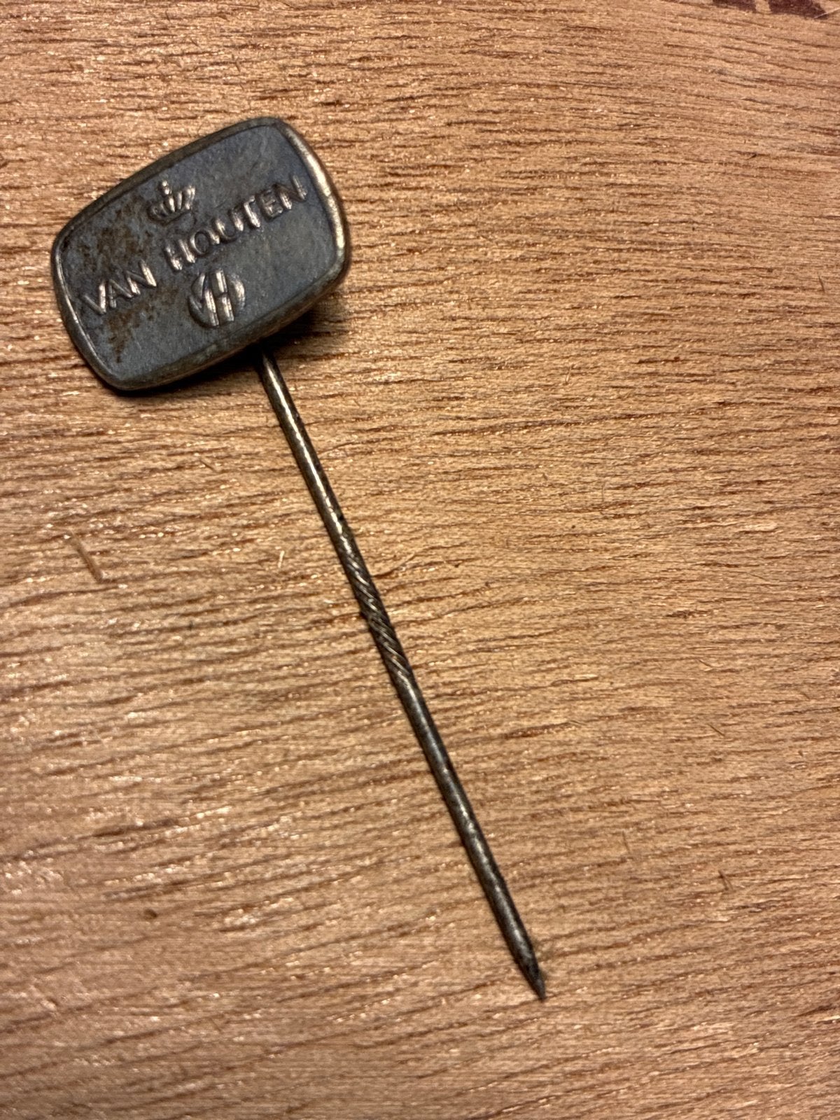 Vintage Van Houten Speldje - Chocolade Reclame Pin, Verzamelen, Ophalen, Gebruikt, Merk, Speldje of Pin