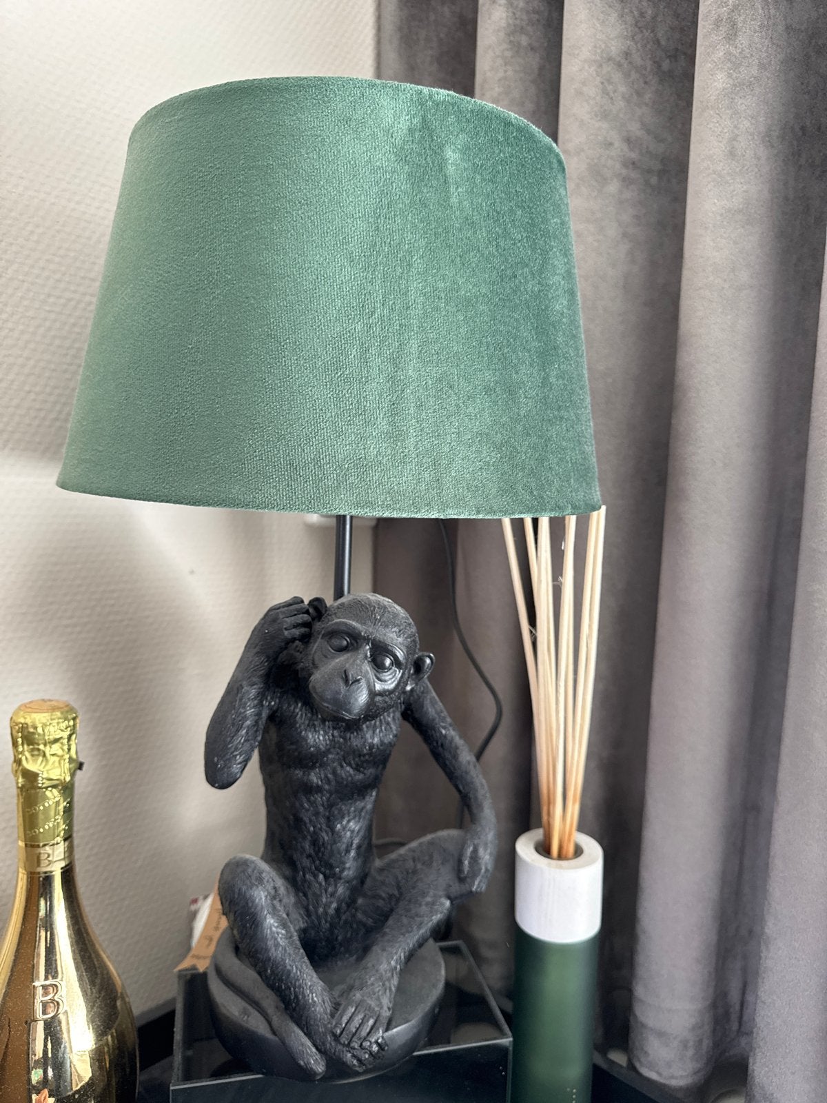 Apenlamp met groene kap van Xenos, Huis en Inrichting, Figuurlamp, Kunststof, Overige merken, Meerkleurig