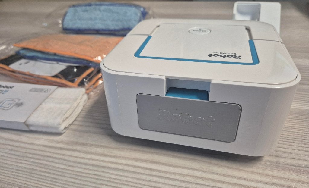 iRobot Braava Jet 250 Dweilrobot, IRobot, Zo goed als nieuw, Robotstofzuiger, Reservoir