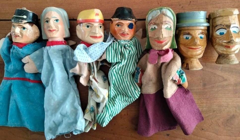 Oude houten poppenkastpoppen en -koppen. Stoffen lijfjes., Ophalen of Verzenden, Gebruikt, Overige typen