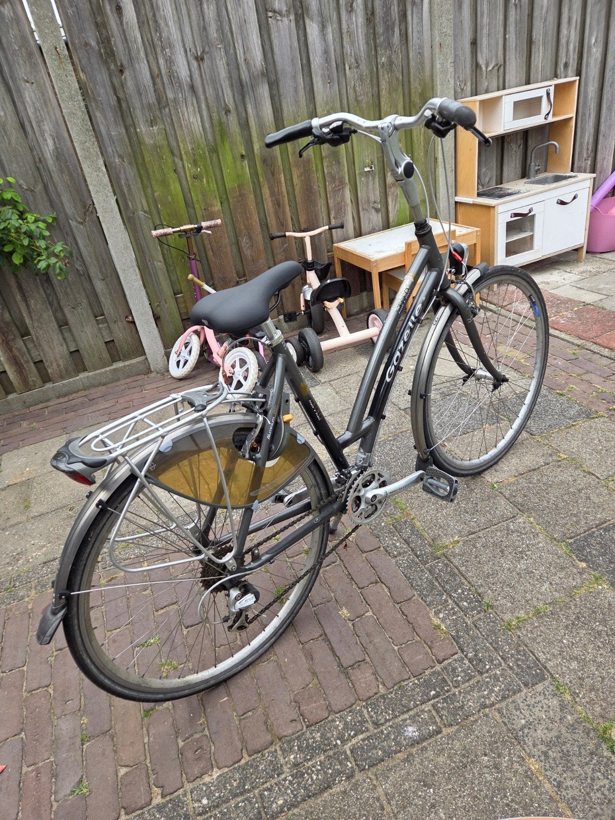 Gazelle fiets met lekke band en zonder kettingkast, Ophalen, Velgrem, Versnellingen, Gazelle