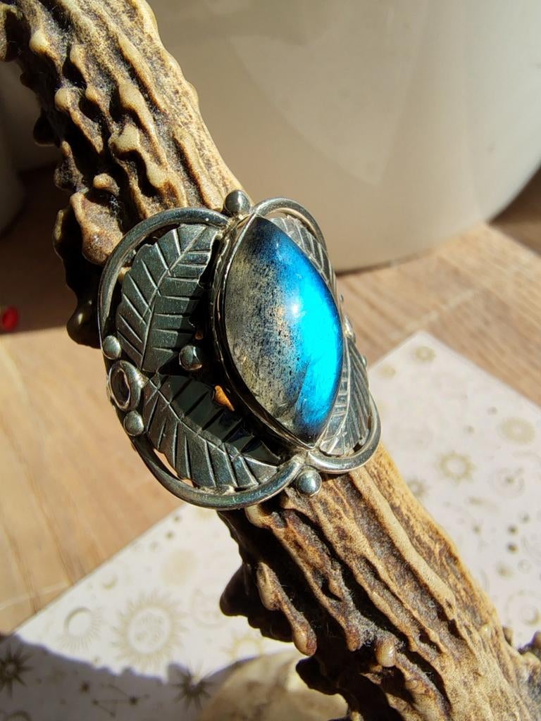 Grote zilveren ring met labradoriet, maat 17.5/EU56, Sieraden, Tassen en Uiterlijk, Ringen, Verzenden, Zo goed als nieuw, 17 tot 18