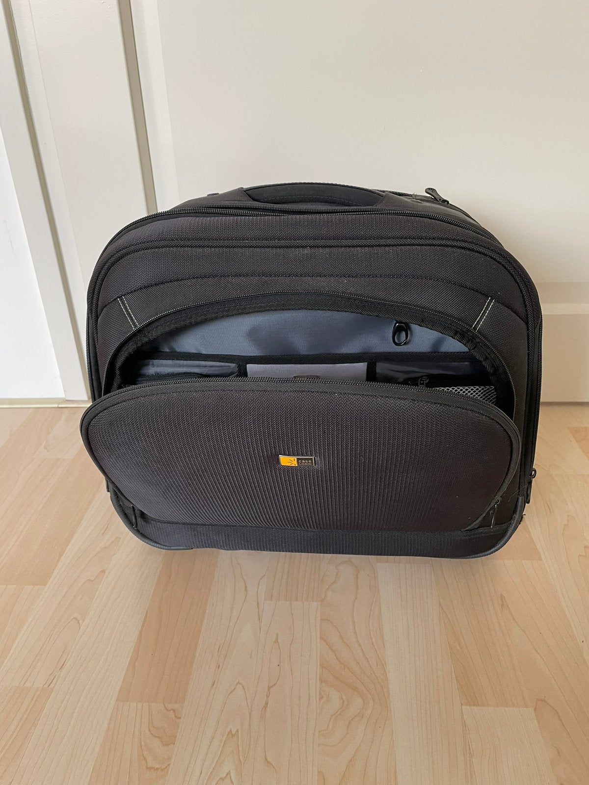 Laptop trolley, Computers en Software, Verzenden, Trolleytas, 17 inch of meer, Zo goed als nieuw