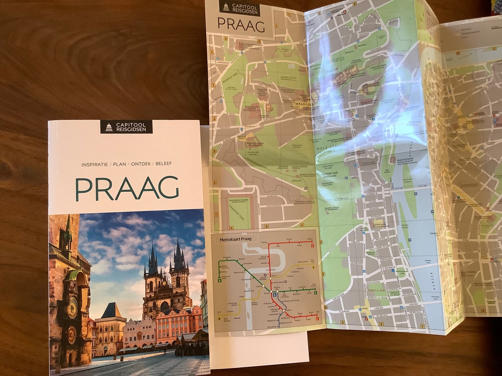 Praag Tsjechie 224pg Capitool reisgids + kaart, Ophalen of Verzenden, Zo goed als nieuw