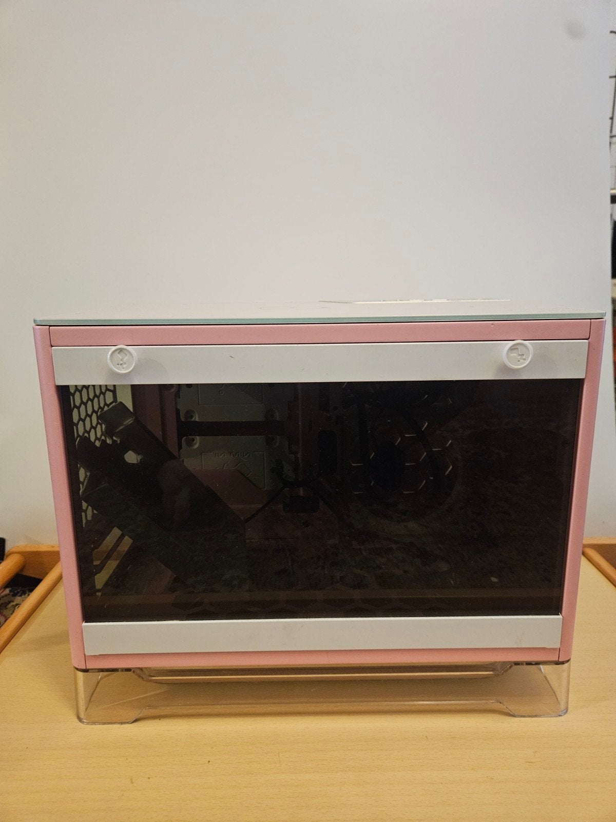 InWin mini ITX behuizing met draadloos opladen, Ophalen of Verzenden