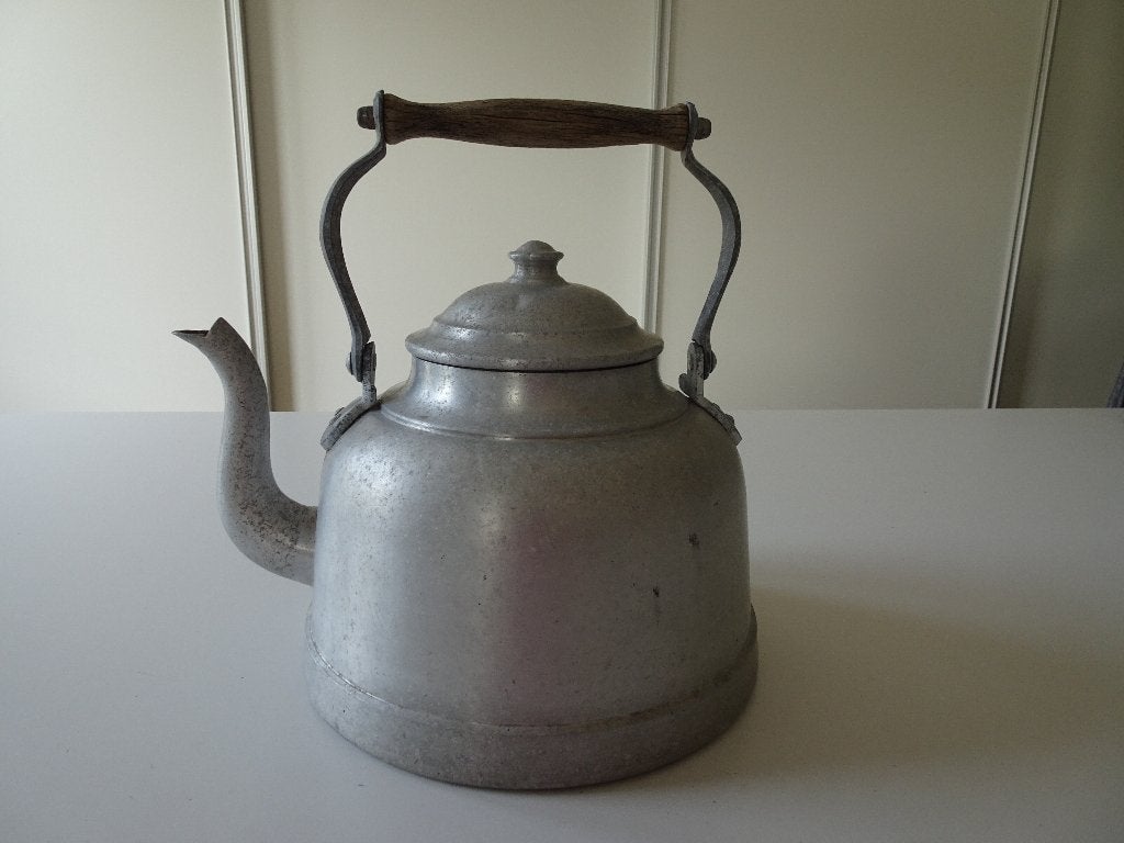Vintage waterketel met deksel aluminium hout, Ophalen of Verzenden, Gebruikt