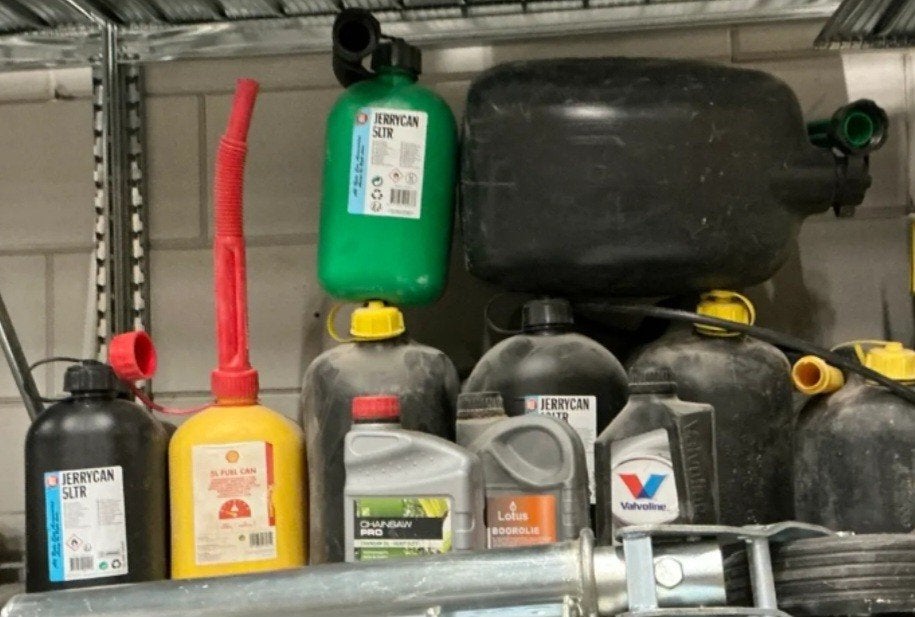 8x jerrycan - benzine diezel tank jerrycans, Ophalen of Verzenden, Zo goed als nieuw
