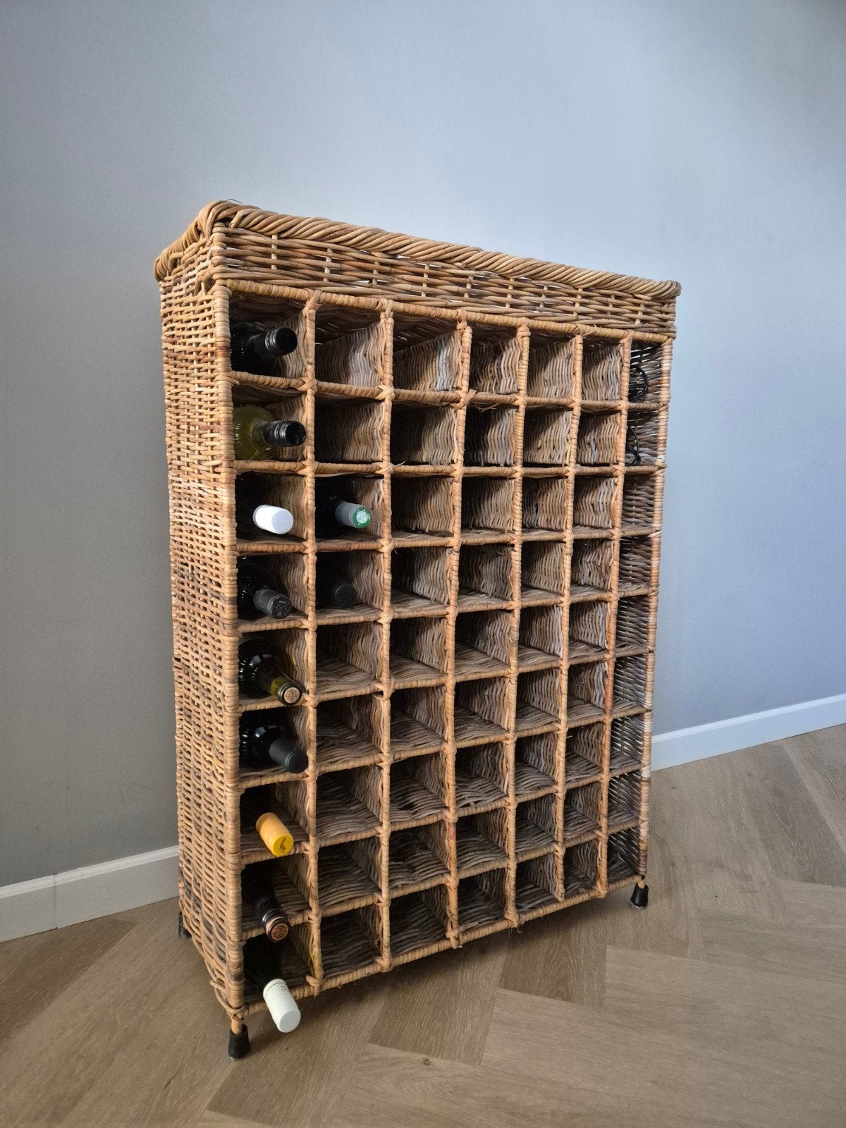Rotan Wijnrek voor 63 flessen, Huis en Inrichting, Woonaccessoires | Wijnrekken, Gebruikt, Hout, 25 flessen of meer, Ophalen