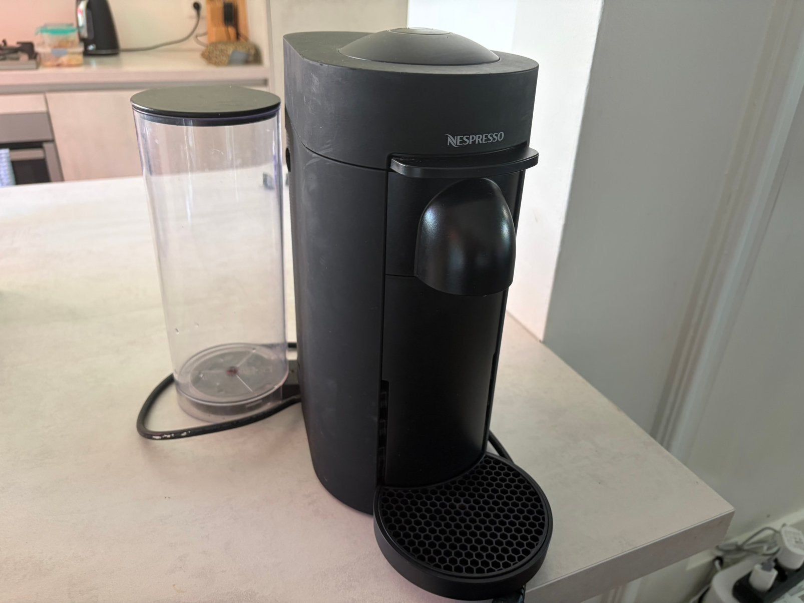 Nespresso koffiemachine, Koffiepads en cups, Koffiemachine, Ophalen of Verzenden, Zo goed als nieuw