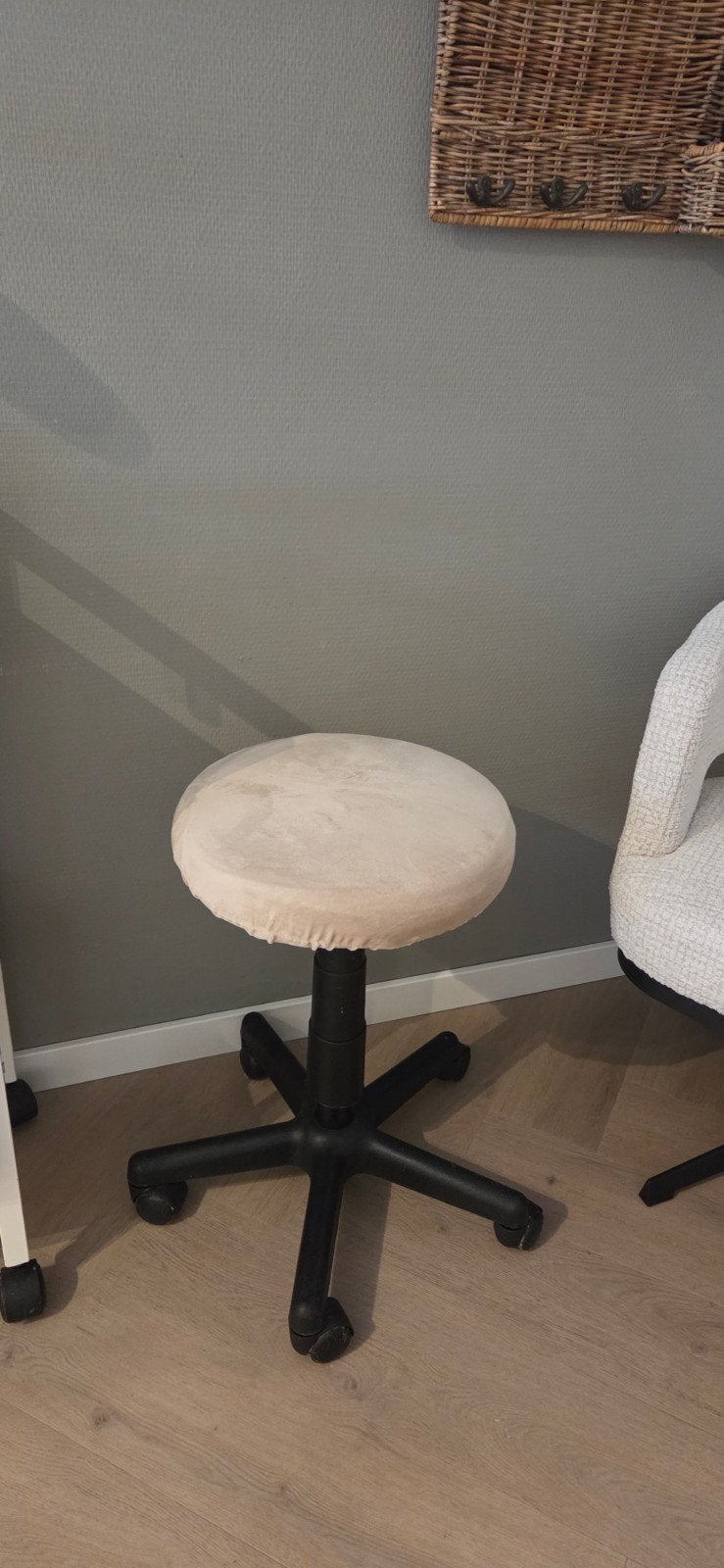 Pedicure , tabouret krukje zwart met hoesje - Z.G.A.N., Ophalen, In hoogte verstelbaar, Gebruikt, Kunststof
