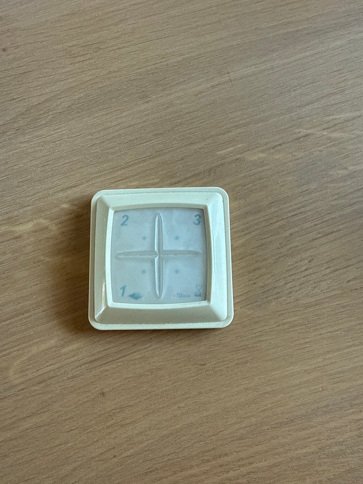 Itho daalderop oudere type radiogestuurd, Huis en Inrichting, Woonaccessoires | Klokken, Gebruikt, Wit, Overige typen, Werkt op batterijen