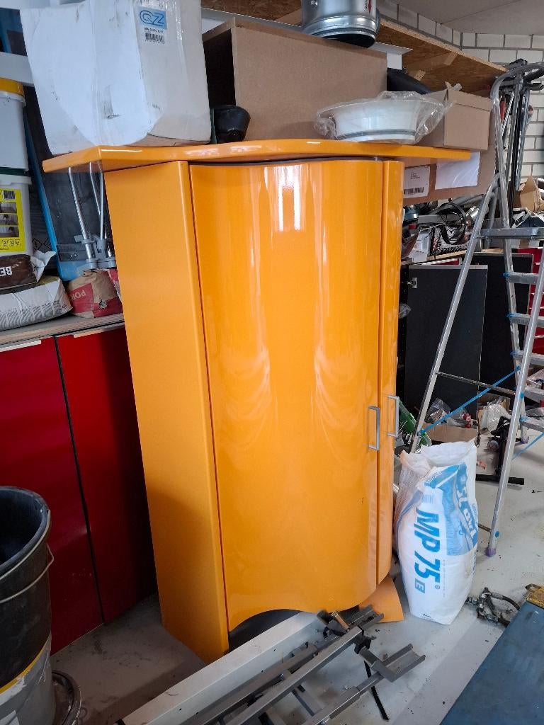Bijzondere maatwerk kast met ronde deuren gespoten, Ophalen, Overige materialen, 100 tot 150 cm, 50 tot 100 cm