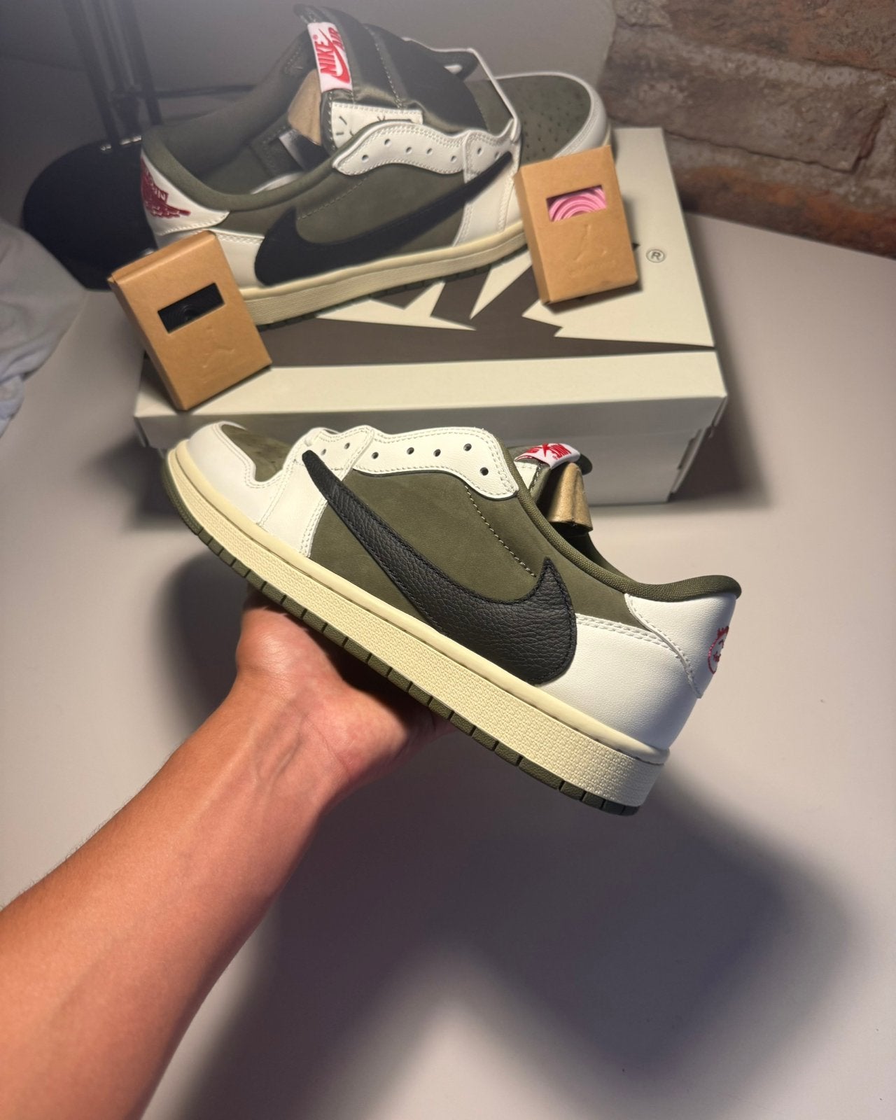 Travis scott jordan 1 low olive, Kleding | Heren, Schoenen, Overige kleuren, Ophalen of Verzenden, Sneakers of Gympen, Zo goed als nieuw