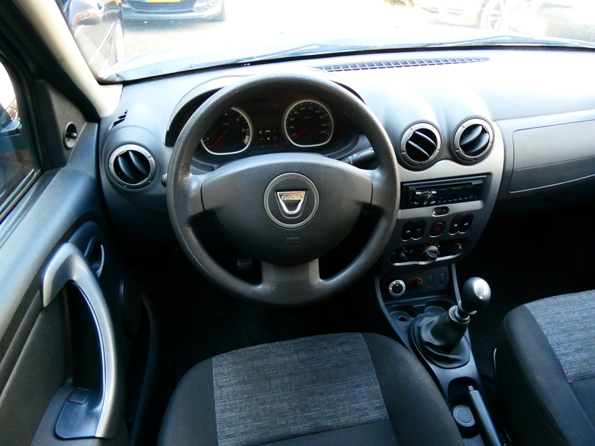 Dacia Duster 1.6i 105pk 4WD ! 1e eigenaar 129.000km. Trekhaa, Auto's, Dacia, 13 km/l, Euro 5, Stof, Gebruikt