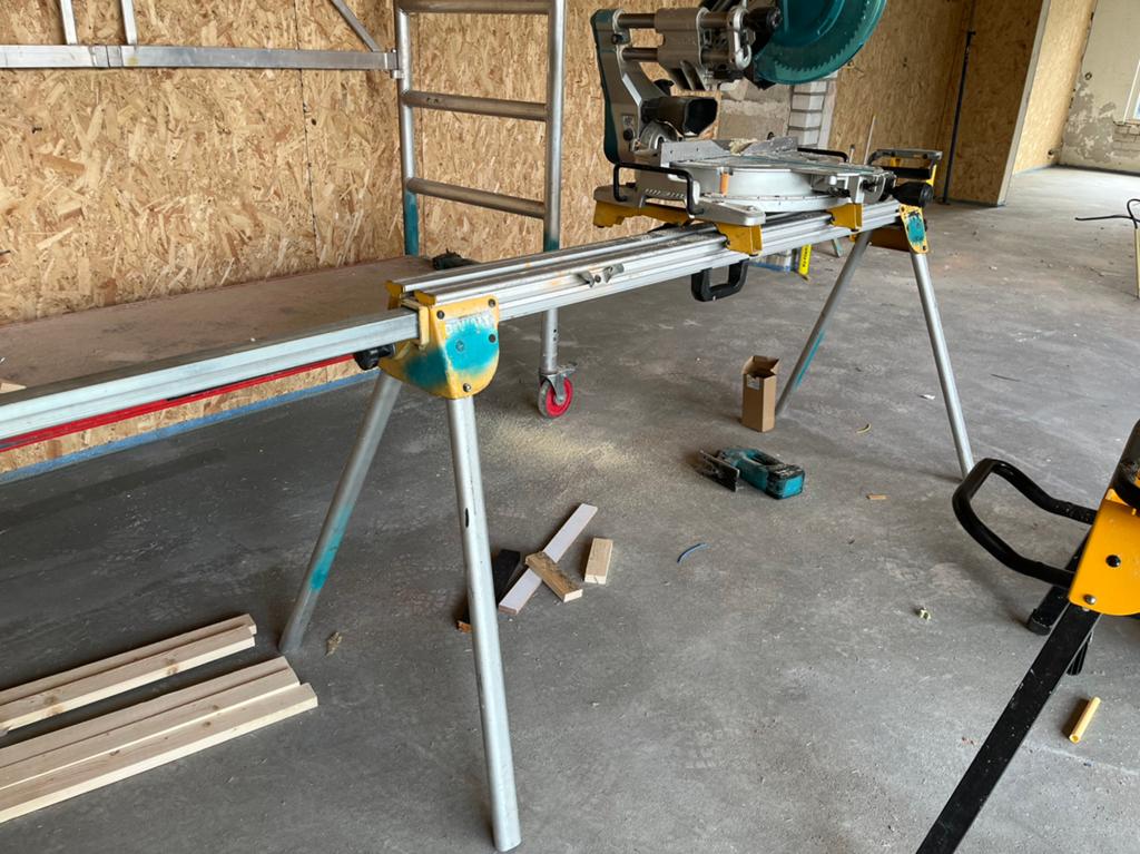 Dewalt de7023 onderstel, Doe-het-zelf en Verbouw, Gereedschap | Zaagmachines, Ophalen, 70 mm of meer, Zo goed als nieuw, Afkortzaag