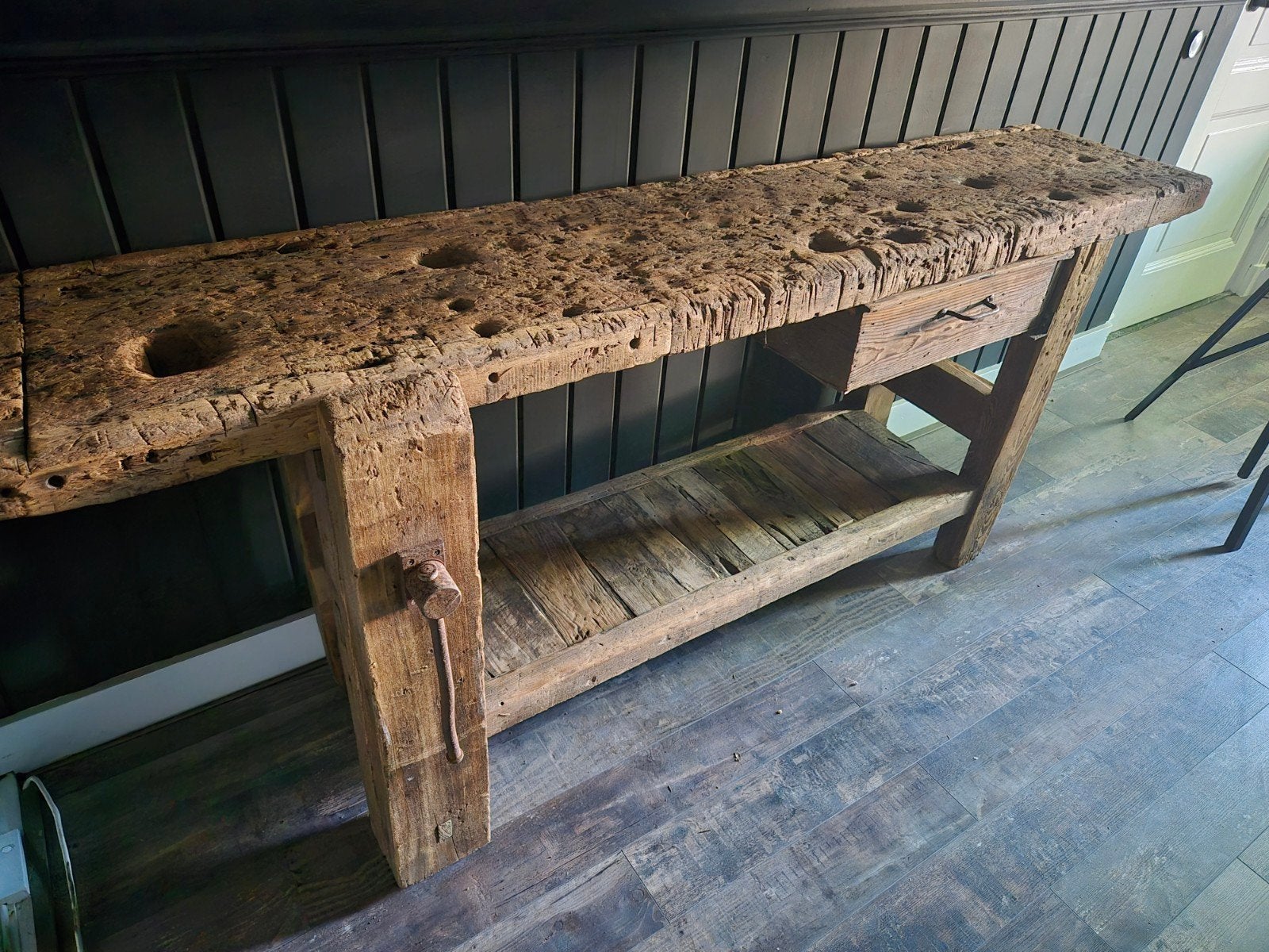Antieke houten werkbank met lade en bankschroef, Ophalen of Verzenden