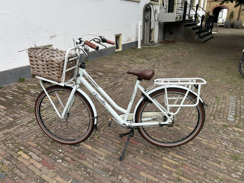 Foto 12 van Gazelle Miss Grace. 54 Frame, 3 Speed, Excellent Condition