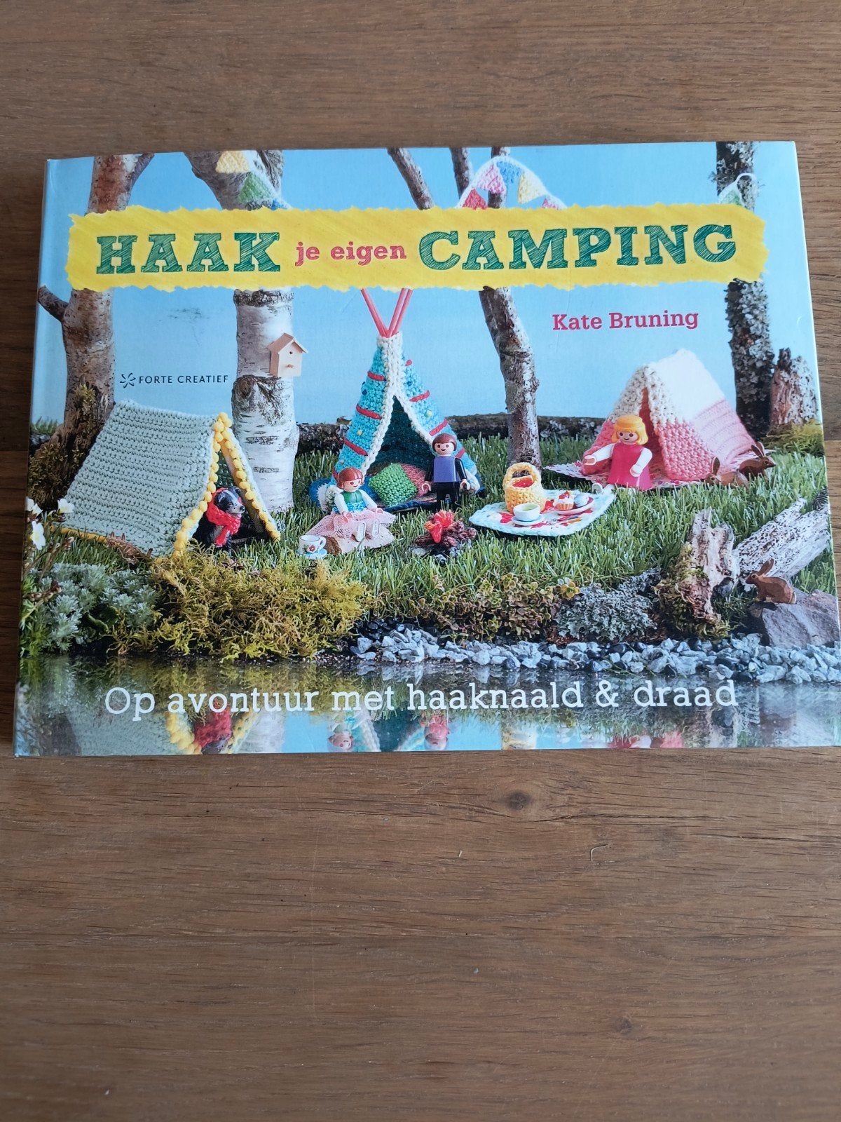 Haak je eigen camping - Op avontuur met haaknaald & draad, Ophalen of Verzenden, Zo goed als nieuw, Breien en Haken, Kate Bruning