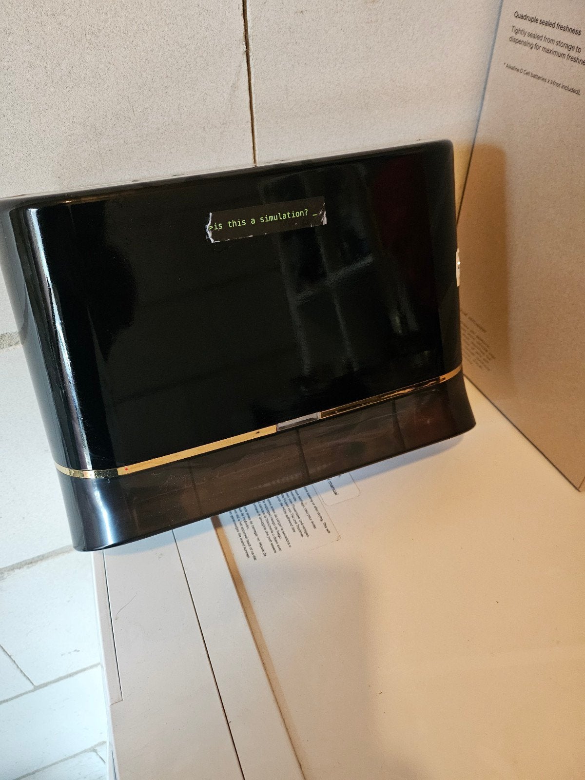 Zwarte handdoekdispenser met gouden accenten, Overige typen, Ophalen of Verzenden, Zo goed als nieuw, Zwart