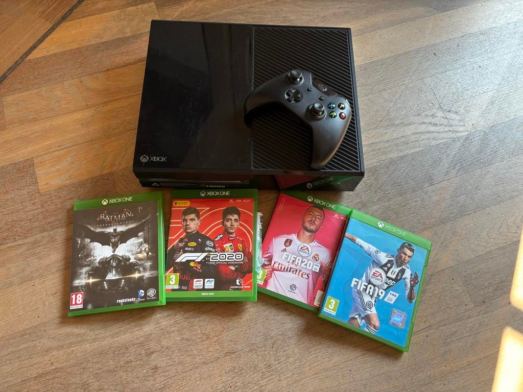 Xbox One met controller en 4 spellen, Spelcomputers en Games, Ophalen, Gebruikt, 500 GB, Met 1 controller