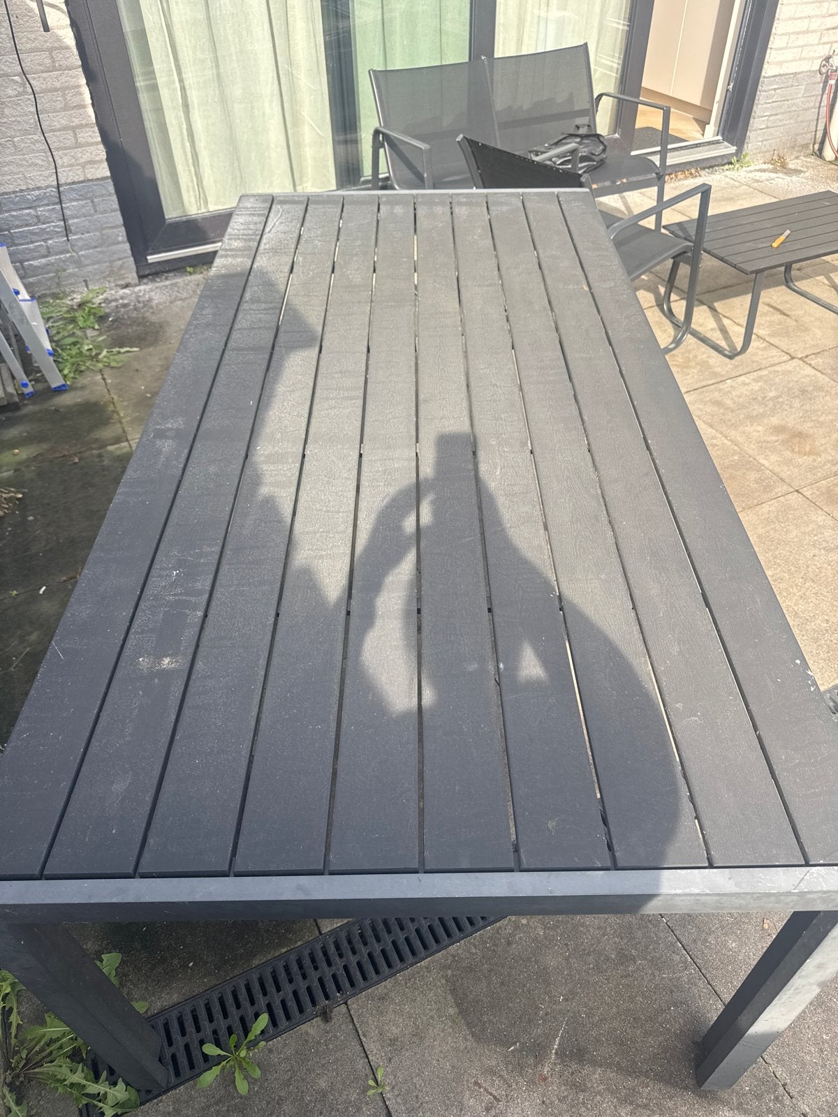Foto 2 van Moderne tuintafel - Gebruikt