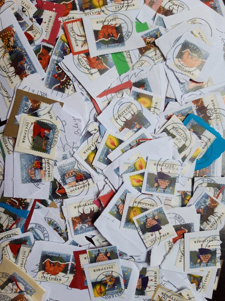Kilowaar 700 gram kerstzegels - decemberzegels 2019, Postzegels en Munten, Verzenden, Na 1940, Gestempeld