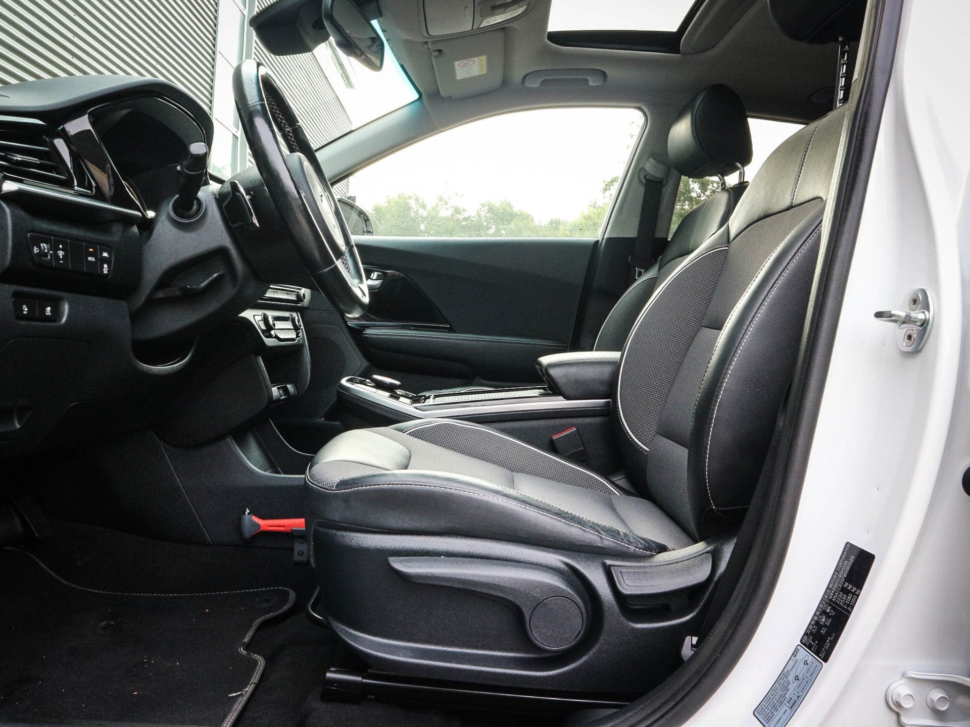Kia e-Niro DynamicPlusLine 64 kWh Clima | Cruise | Navi | Op, Auto's, Gebruikt, Zwart, 1712 kg, Leder en Stof