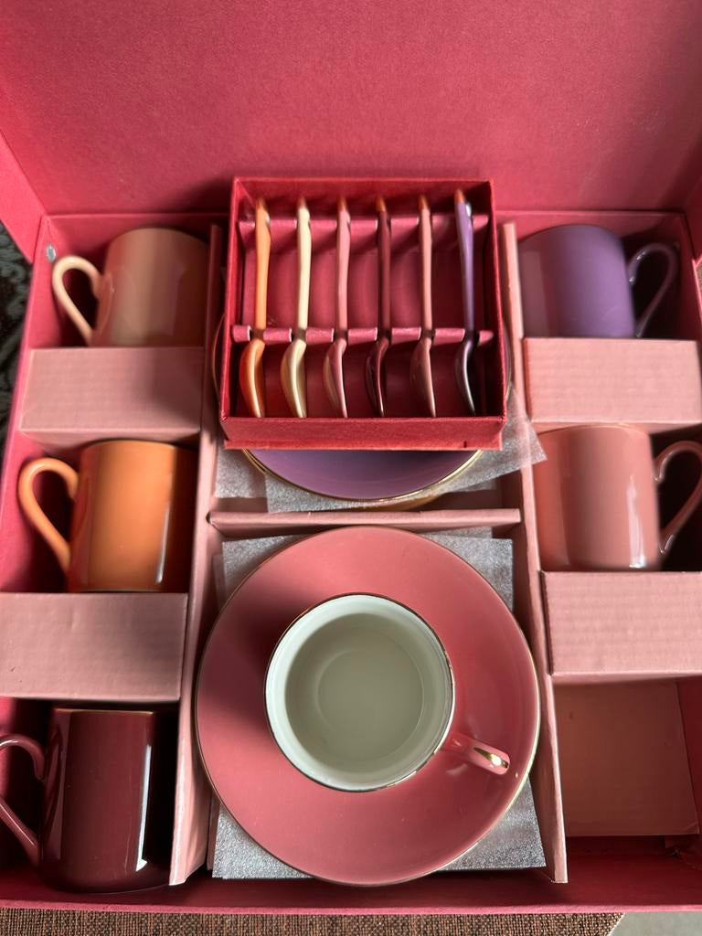 Afgeprijsd: Koffie/mokka servies 6 persoons, met lepeltjes, Keramiek, Ophalen of Verzenden, Zo goed als nieuw, Effen