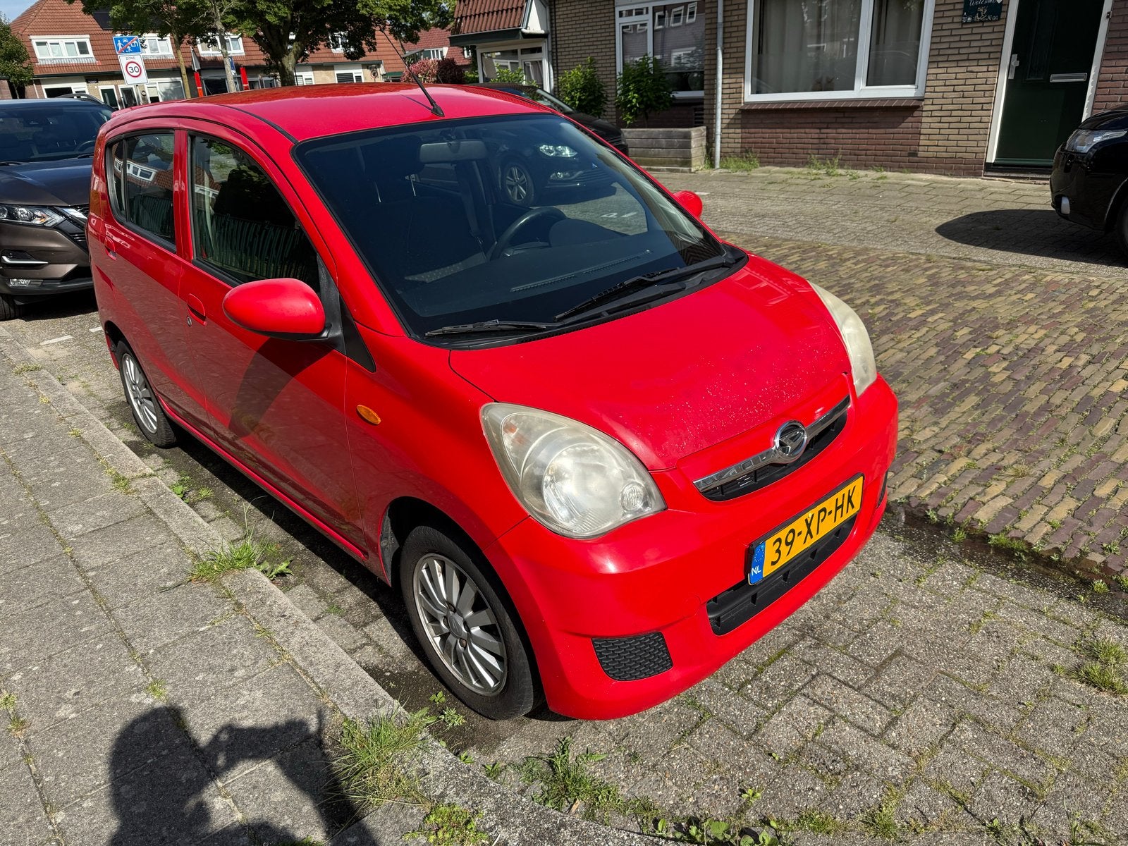 Daihatsu Cuore 1.0 5D 2007 Rood, Auto's, Daihatsu, Voorwielaandrijving, 600 kg, 18 €/maand, 4 stoelen