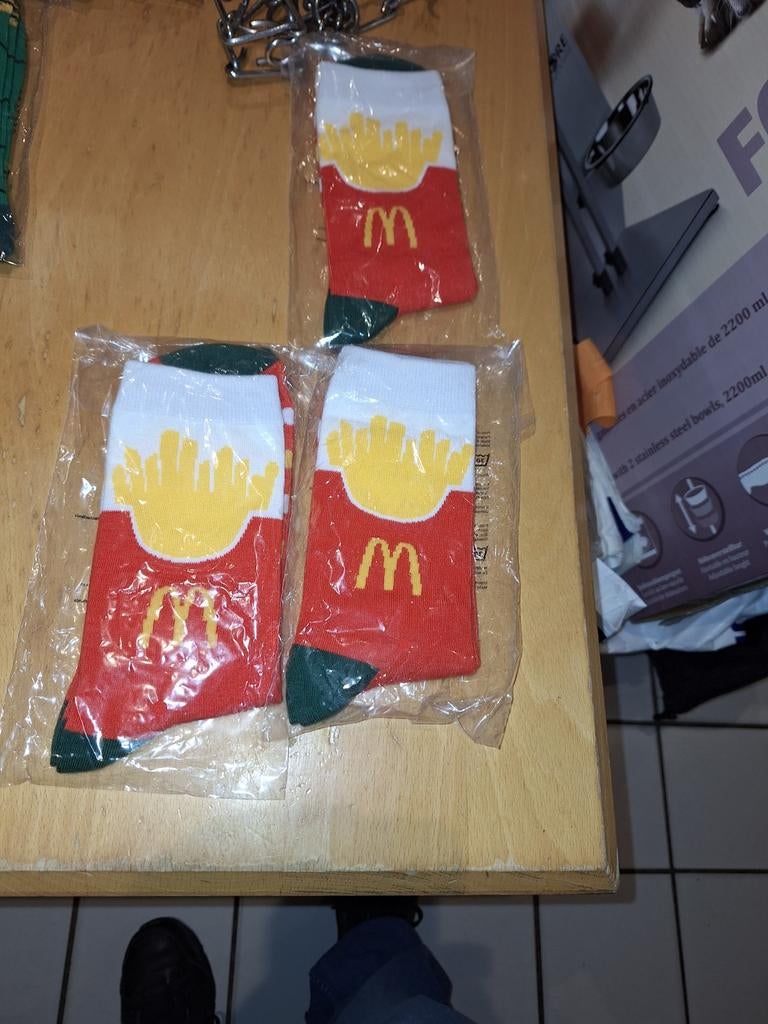 SPLINTERNIEUWE ORIGINELE LIMITED EDITION MC DONALDS SOKKEN
M, Ophalen of Verzenden