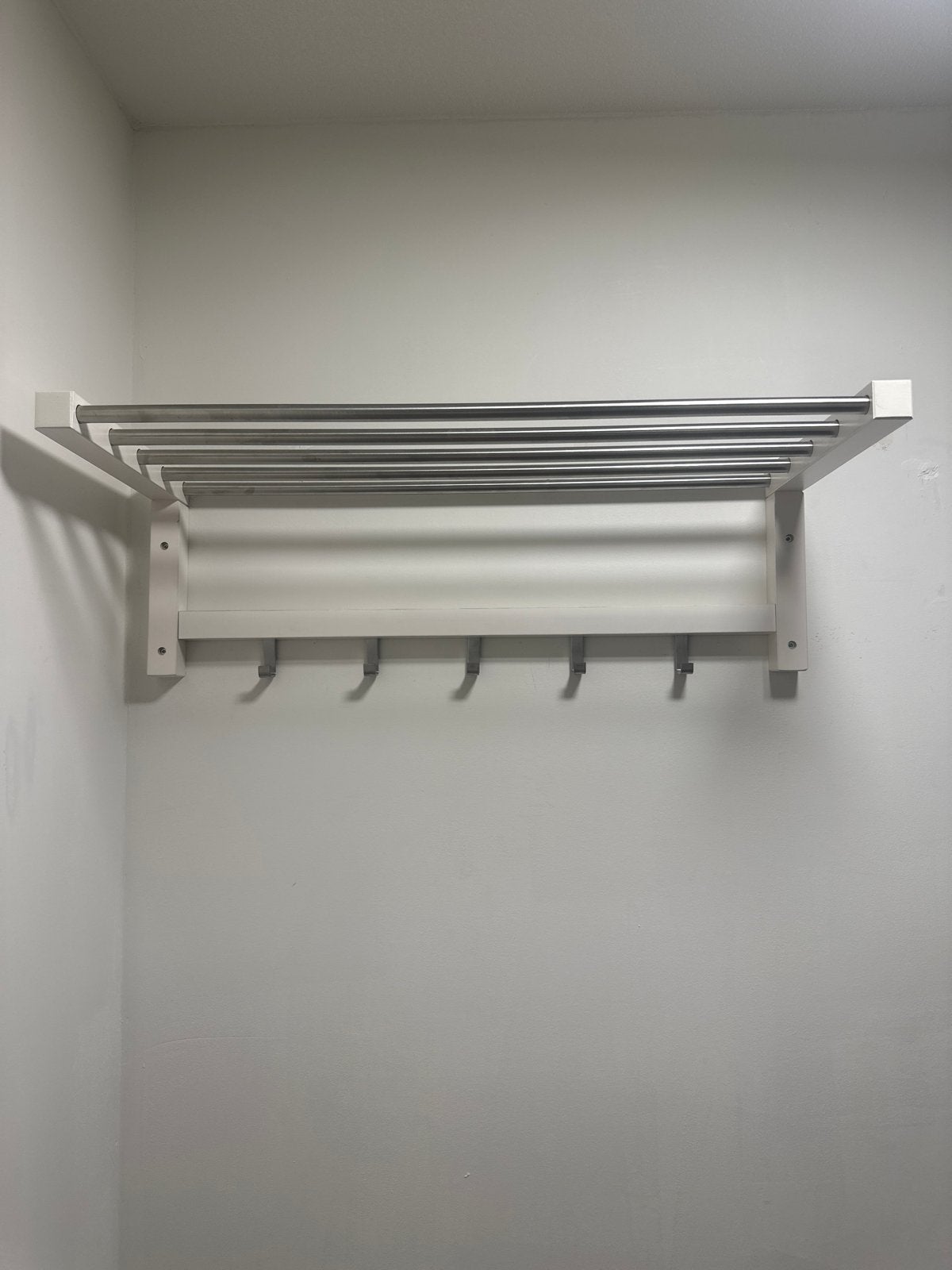 Wandkapstok IKEA Tjusig wit, Zo goed als nieuw, Minder dan 100 cm, Metaal, Ophalen