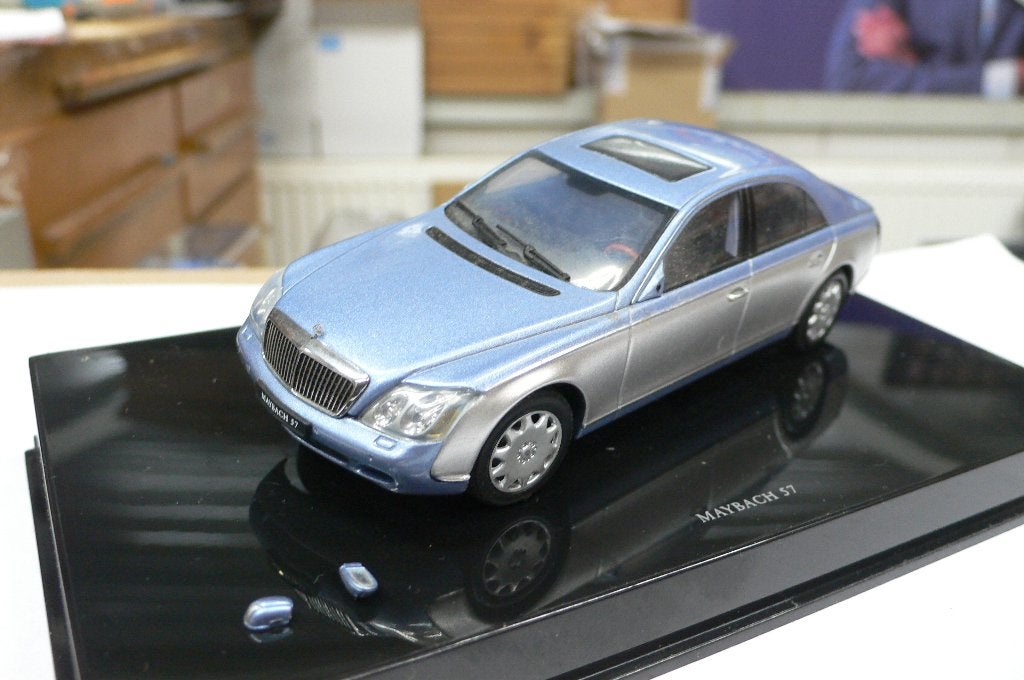 maybach 57 auto art 1/43 - spiegels los -melkachtig glas, Verzenden, Gebruikt, Auto, Overige merken