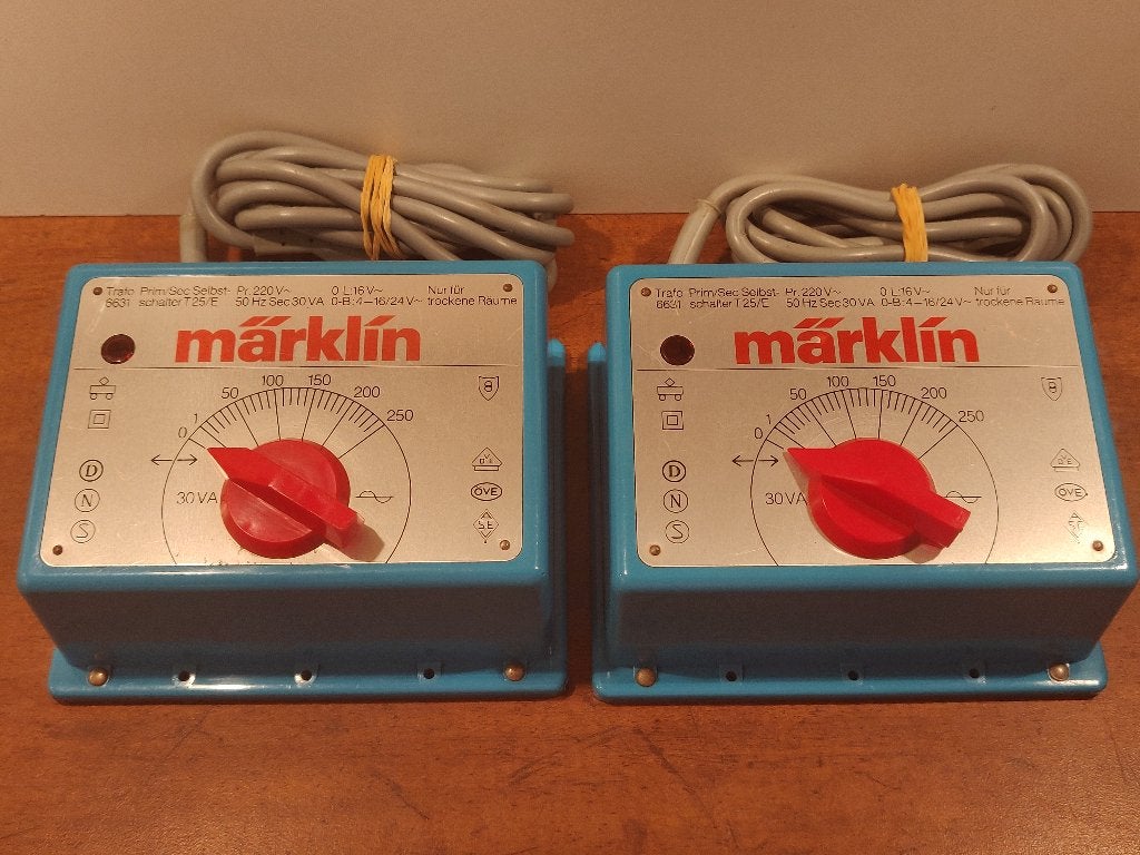 ** Nieuwstaat ** 2 Trafo's Märklin 6631 30 VA ** KOOPJE **, Ophalen of Verzenden, Zo goed als nieuw, Analoog, Märklin