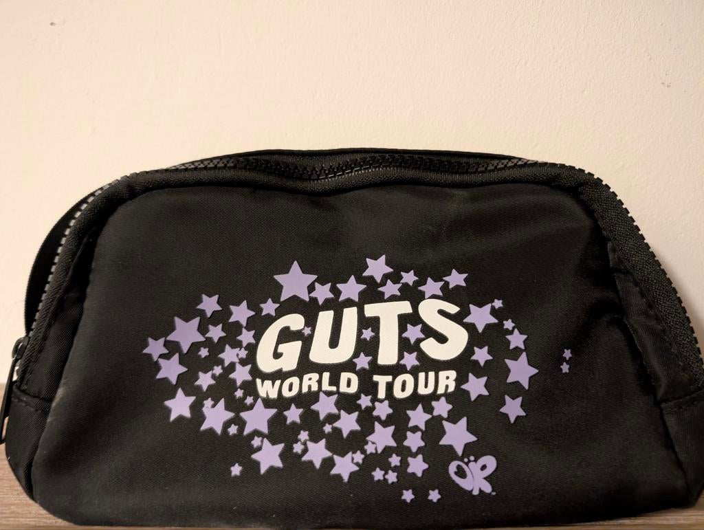 Olivia Rodrigo GUTS VIP heuptasje, Ophalen of Verzenden, Nieuw, Overige merken, 30 tot 45 cm