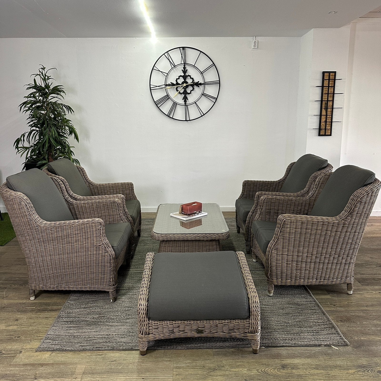 4x. 4 Seasons Outdoor (4SO) Fauteuil + Tafel TWV €2800,-