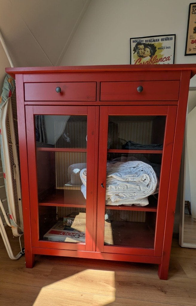 rood kastje gratis af te halen, Huis en Inrichting, Kasten | Kledingkasten, Ophalen, Gebruikt, 100 tot 150 cm, 50 tot 100 cm