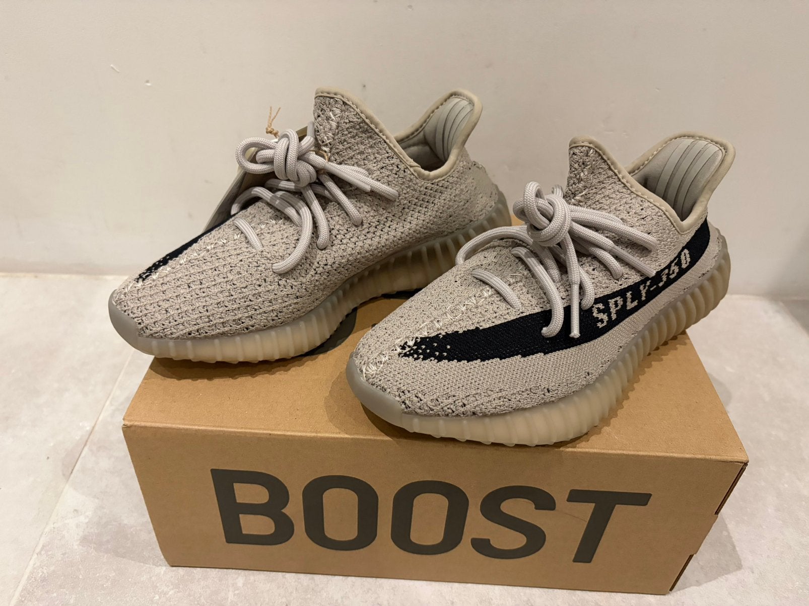 Adidas Yeezy Boost 350 V2 Slate, Beige, Nieuw, Ophalen of Verzenden, Sneakers of Gympen
