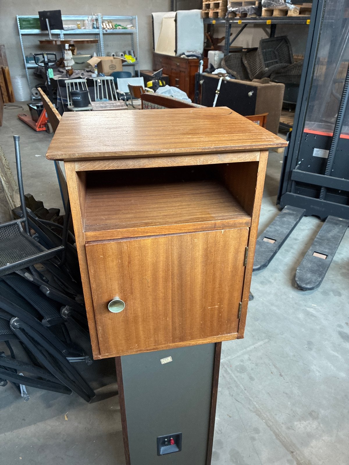 Duro Nachtkastje - Vintage Houten Bijzettafel, Gebruikt, Minder dan 45 cm, Hout, 55 tot 70 cm