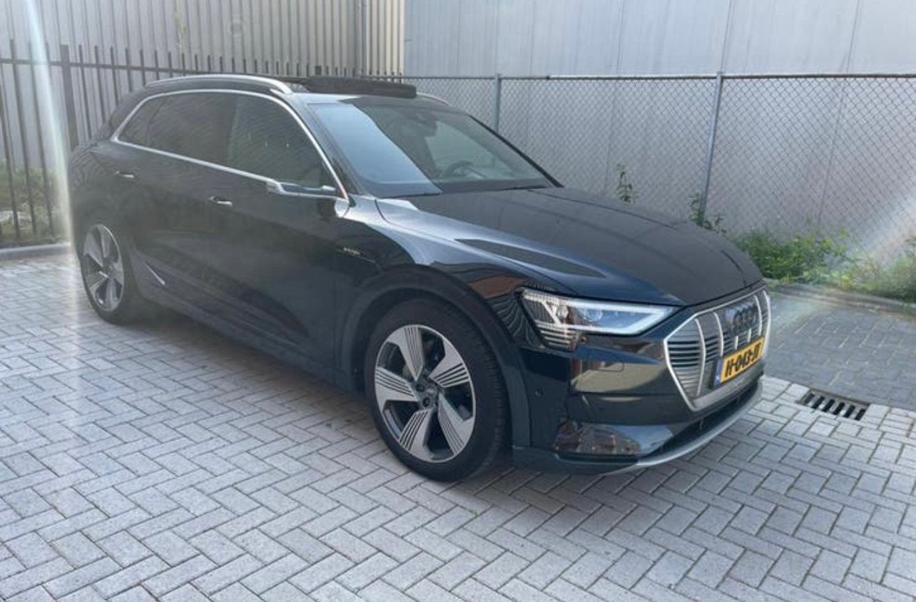Audi e-tron 55 Quattro 360pk 2019 Zwart (Btw), Auto's, Automaat, 131 €/maand, 1800 kg, 95 pk