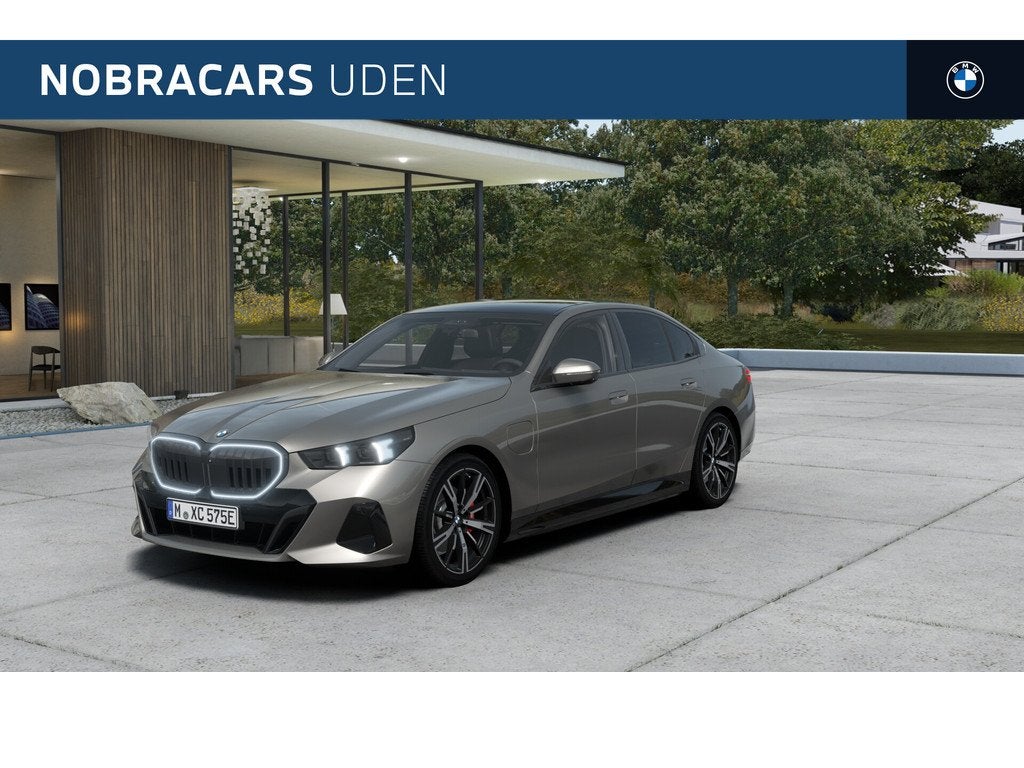 BMW 5 Serie 530e M Sport Automaat / Panoramadak / Trekhaak /
