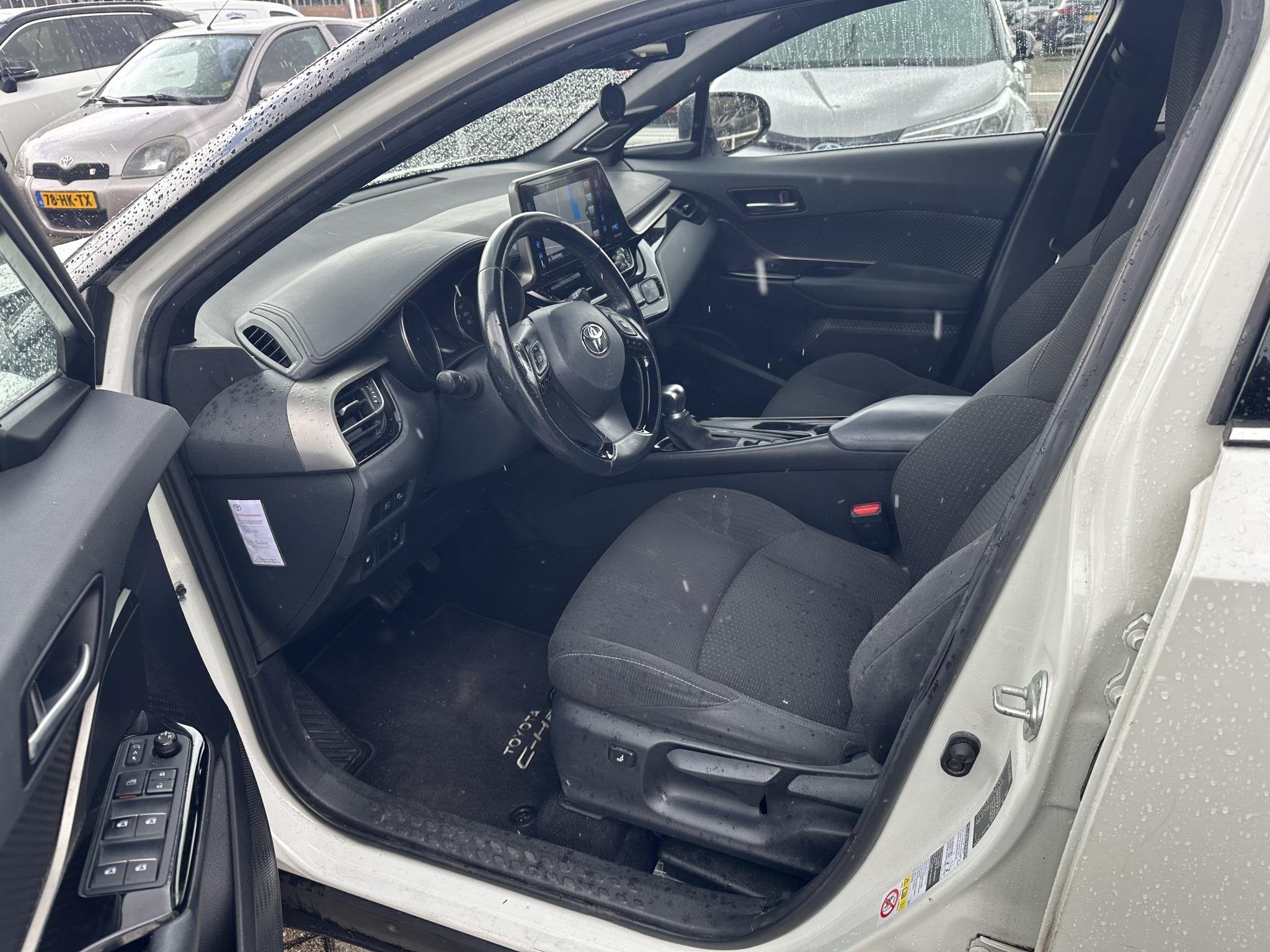 Toyota C-HR 1.8 Hybrid Style Ultimate lichtmetalen velgen 18, Auto's, Automatische klimaatregeling, Stof, Euro 6, 4 cilinders