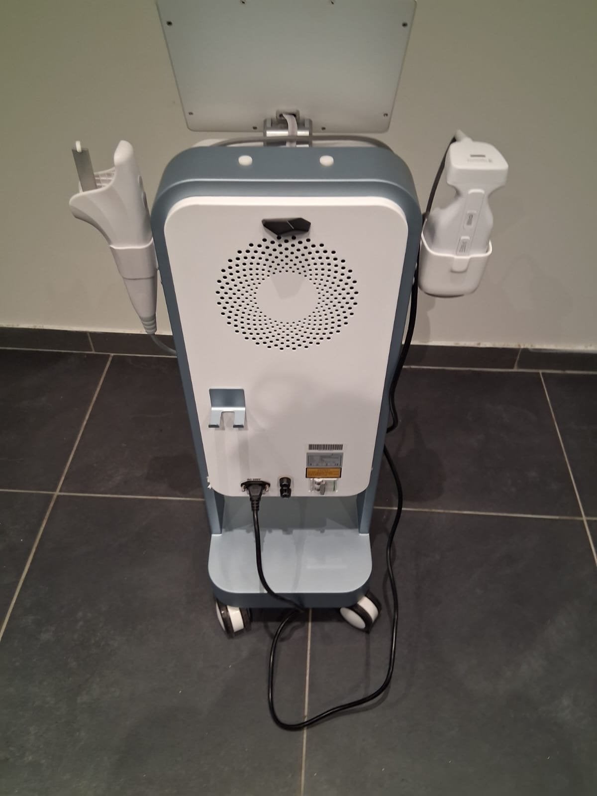 Professioneel 5-in-1 Cavitatie RF Lipo Laser Afslankapparaat, Ophalen, Zo goed als nieuw, Overige typen